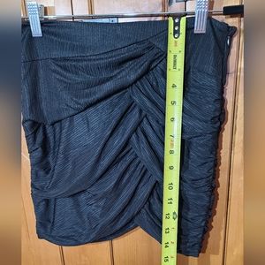 Cute!!! Black side zip skirt size S